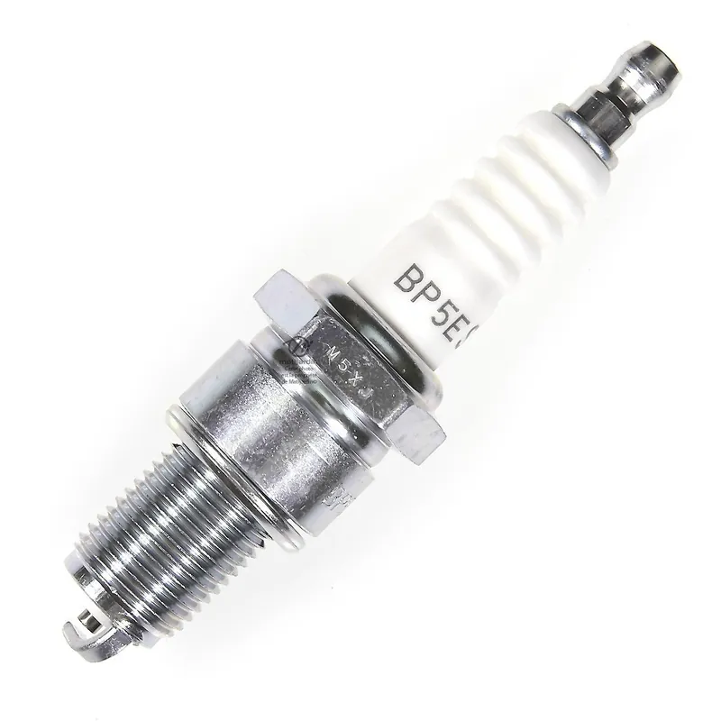 Bougie d‘allumage NGK pour tondeuse, tronçonneuse. BP5ES Achat Immédiat